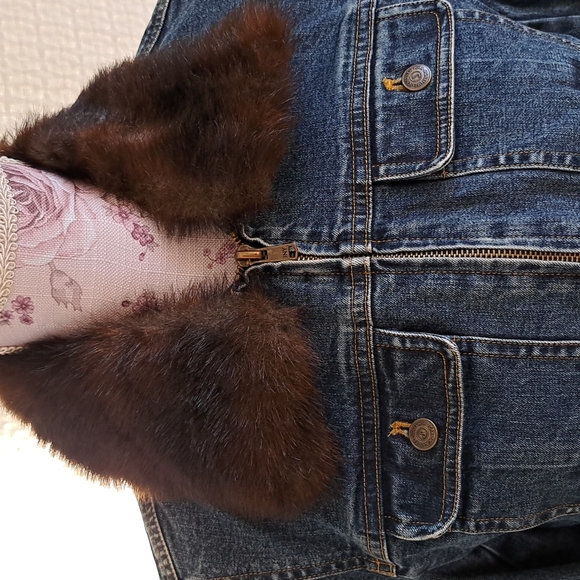 Jones New York Denim Jacket with detachable faux fur collar and cuffs. - Picture 3 of 6